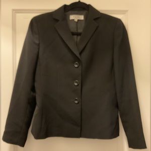 Kasper black 3 button blazer size 4 petite